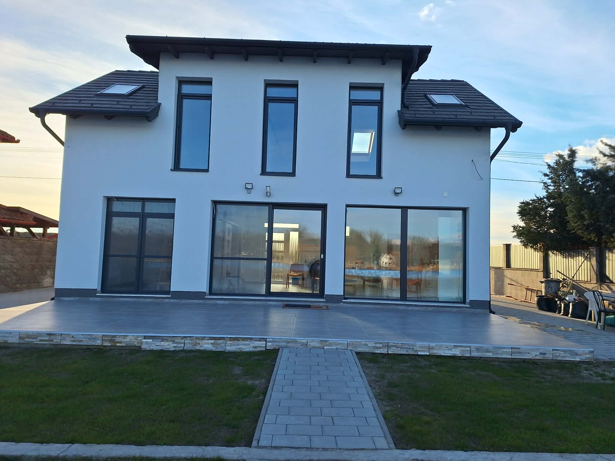 Eladó 3 szobás vizparti családi ház Szigetbecsén!  - 4. kép