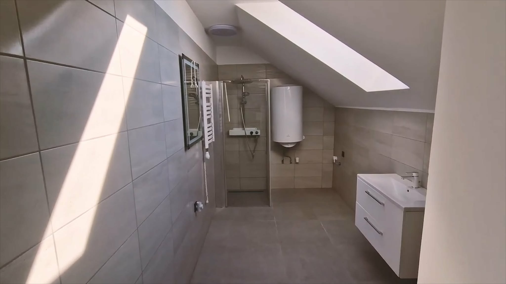 Eladó 3 szobás vizparti családi ház Szigetbecsén!  - 9. kép