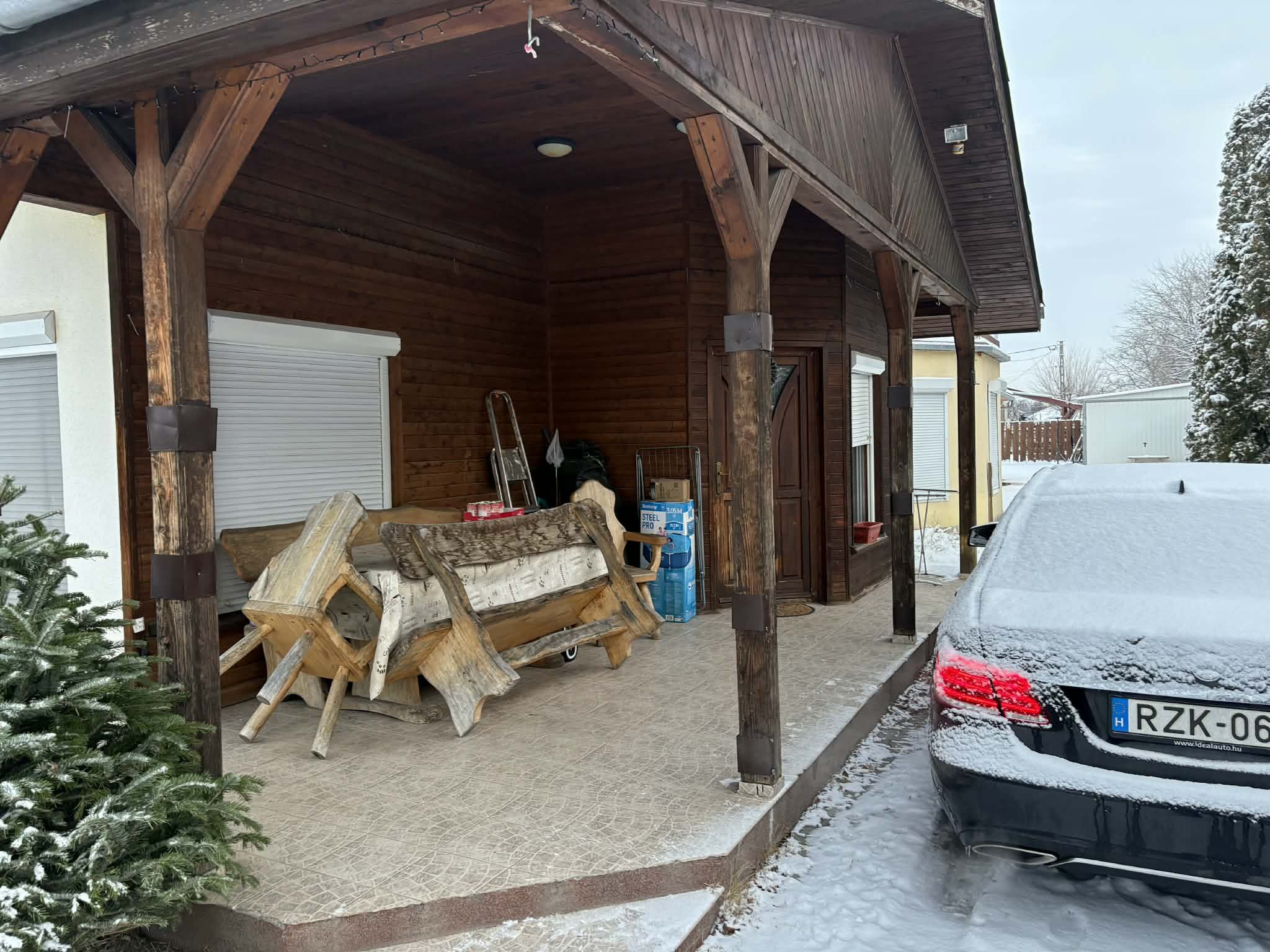 Ikerház Felsőpakony frekventált részén – kerttel, terasszal, kiváló közlekedéssel! - 3. kép