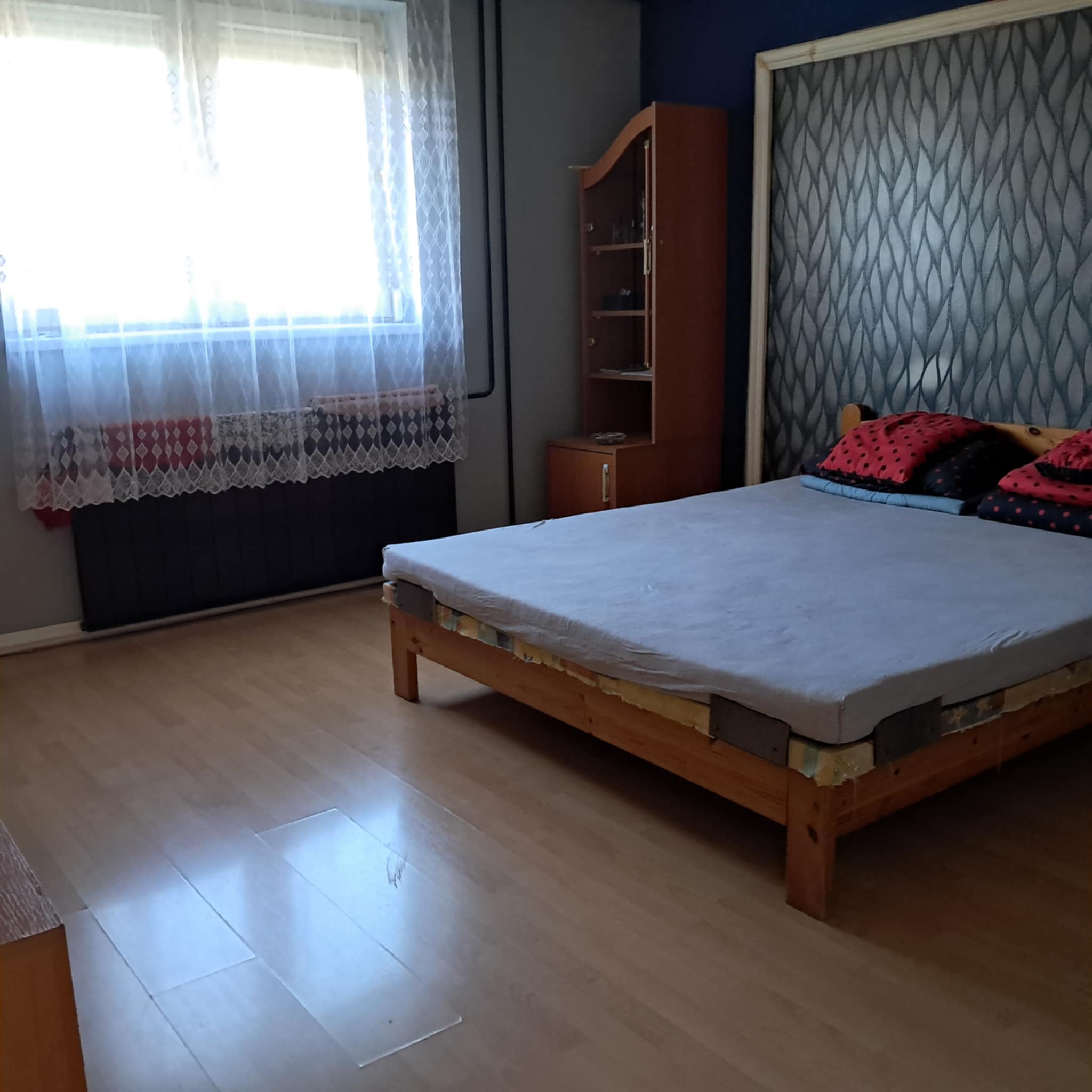 Kétgenerációs családi ház eladó Üllőn – nagy kert, külön lakrész, kiváló elhelyezkedés!  - 8. kép